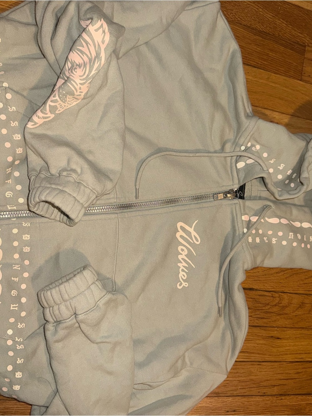 Darc Sport Women’s Light Gray Zip-Up Hoodie with Script Detail